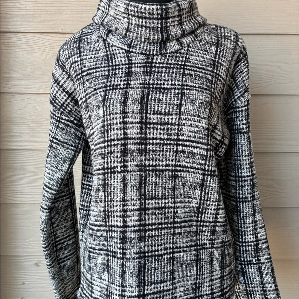 Columbia Black and White Plaid Turtleneck Sweater, Size S - Picture 10 of 10